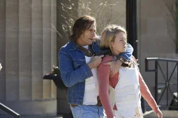 L-R: Chief Mattsson (Christopher Heyerdahl) und Klara Mardh (Bea Santos)