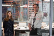 Dana Cummings (Anna Kendrick) und Chris Wolff (Ben Affleck).