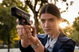 F&uuml;r die junge Polizistin Sarah Brandt (Anna Bederke) ist es der erste Einsatz im Zeugenschutz.