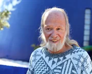 HWY 179 Sedona, AZ: Bracken Cherry, Besitzer des Xanadu-Kuppelhauses.