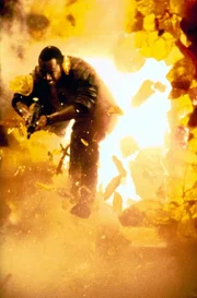 Axel (Eddie Murphy) muss mal wieder seinen Dickkopf beweisen und sorgt in Beverly Hills ordentlich f&uuml;r Chaos. Doch mit den schmierigen Gangstern ist nicht zu spa&szlig;en, denn die versuchen, Axel einen Mord anzuh&auml;ngen ...