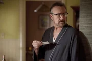 Gus (Jim Beaver), der Schwager einer Alzheimer-Erkrankten, behauptet, dass "Charlie" nur eine erfundene Person von ihr ist. Doch weiß er womöglich mehr als er zugeben will?