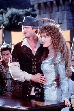 Nat&uuml;rlich k&auml;mpft der tapfere Streiter f&uuml;r die Armen, Robin Hood (Cary Elwes, l.), auch um die Hand der holden Marion (Amy Yasbeck, r.). Schlie&szlig;lich ist er der einzige Mann im K&ouml;nigreich, der den "Schl&uuml;ssel" zu ihrem "Schloss" besitzt ... zu dem Schloss ihres Keuschheitsg&uuml;rtels.
