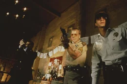 Dem engstirnigen Cop (Kiefer Sutherland, M.) zum Trotz, beschlie&szlig;en die Einwohner El Nino die heilige Hand f&uuml;r sich zu behalten, denn - so unerkl&auml;rlich es auch scheint - besteht kein Zweifel, dass die Wunder absolut real sind ...