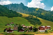 Malbun, Liechtenstein: Ansichten von Gebäuden in Malbun, dem einzigen Skigebiet in Liechtenstein — Redaktionelle Stockfotografie.