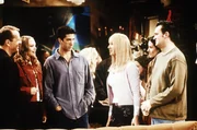 Dr. Ross Geller (David Schwimmer), Phoebe Buffay (Lisa Kudrow).