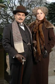 L-R: Hercule Poirot (David Suchet) und Ariadne Oliver (Zoë Wanamaker) L-R: Hercule Poirot (David Suchet) und Ariadne Oliver (Zoë Wanamaker)