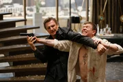 Bryan Mills (Liam Neeson, li.)
