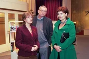 Lisa (Alexandra Neldel, l.) und Friedrich (Wilhelm Manske, M.) sind überrascht, wie dreist Sophie (Gabrielle Scharnitzky, r.) Forderungen stellt.