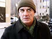 Das FBI hat Logan (Chris Noth) seinen Fall entrissen, dennoch ermittelt er auf eigene Faust weiter. Das FBI hat Logan (Chris Noth) seinen Fall entrissen, dennoch ermittelt er auf eigene Faust weiter.