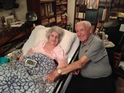 Helen Spitzer und David Wisnia. In Auschwitz waren sie ein heimliches Liebespaar. Kurz vor Helens Tod treffen sie sich wieder.