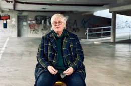 Prof. Dr. Christine Aka, Autorin des Buches &bdquo;Unfallkreuze &ndash; Trauerorte am Stra&szlig;enrand&ldquo;.