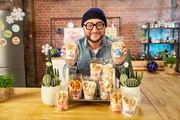 Clevere Verpackung statt Wraps mit knackigem Gemüse und aromatischer Sauce? Sebastian Lege deckt auf. Clevere Verpackung statt Wraps mit knackigem Gemüse und aromatischer Sauce? Sebastian Lege deckt auf.