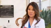 Dr. Pimple Popper: This is Zit S5 Ep008. Dr. Sandra Lee gets ready for Shad L. pilar cyst procedure on his head.