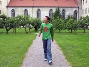 Willi im Garten des Internats