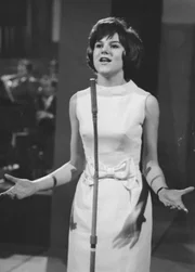 Mit 17 hat man noch Tr&auml;ume: als Teenager gewinnt Peggy March 1965 den Schlagerwettbewerb in Baden-Baden.