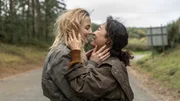Eve (Sandra Oh, r.) und Villanelle (Jodie Comer, l.) sind endlich wieder vereint. Doch anstelle gemeinsam alles hinter sich zu lassen, haben die beiden noch einen Auftrag zu erfüllen. Eve (Sandra Oh, r.) und Villanelle (Jodie Comer, l.) sind endlich wieder vereint. Doch anstelle gemeinsam alles hinter sich zu lassen, haben die beiden noch einen Auftrag zu erfüllen.