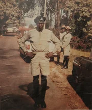 Idi Amin diente zunächst in den britischen Kolonialtruppen und später in der ugandischen Armee. Idi Amin diente zunächst in den britischen Kolonialtruppen und später in der ugandischen Armee.