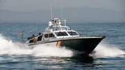 Ein Patrouillenboot der Guardia Civil fährt schnell in Spanien. (Guardia Civil)