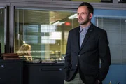 Sherlock Holmes (Jonny Lee Miller) muss die Ermittlungen aufnehmen, als in einem Fass eine Leiche gefunden wird. Die Tötungsart weist seines Erachtens eine typische Mafia-Handschrift auf ...