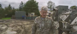 Der ehemalige britische Soldat Nick Mead besitzt die gr&ouml;&szlig;te private Panzerflotte des Vereinigten K&ouml;nigreichs und macht mit Verk&auml;ufen in die Ukraine ein Millionengesch&auml;ft.