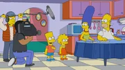 Bart (3.v.l.); Lisa (3.v.r.); Marge (2.v.r.); Homer (r.) Bart (3.v.l.); Lisa (3.v.r.); Marge (2.v.r.); Homer (r.)