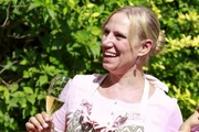 Barbara Birkholz ist gelernte Floristin... (Kurzbeschreibung des Hofs und der Tiere).