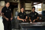 Auf der Suche nach einem skrupellosen Wissenschaftler kommen Chen (Melissa O'Neil, M.), Nolan (Nathan Fillion, l.) und Harper (Mekia Cox, r.) dem Täter einen Schritt näher, als sie in seinem privaten "Labor" eine scheußliche Entdeckung machen.