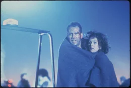 McClane (Bruce Willis, l.) und seine Frau Holly (Bonnie Bedelia, r.)