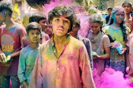 Ranji (Shan Robitzky) beim Holi-Fest. Weiteres Bildmaterial finden Sie unter www.br-foto.de.