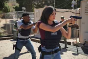 Devin Roundtree (Caleb Castille, l.); Kensi Blye (Daniela Ruah, r.)