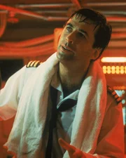 Jede Minute z&auml;hlt. CIA-Agent Dr. Ryan (Alec Baldwin) konnte seine Vorgesetzen zun&auml;chst einmal davon &uuml;berzeugen, dass man mit dem sowjetischen Kapit&auml;n verhandeln muss, anstatt sein U-Bott zu versenken.