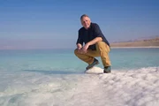 Colin Devey ist am Toten Meer in Jordanien auf der Suche nach Lithium und anderen Elementen.