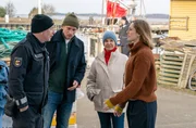 Ermittlungen am Hafen: Holm Brendel (Rainer Sellien), Rainer Witt (Till Firit), Karin Lossow (Katrin Sass) und Ellen Norgaard (Rikke Lylloff).