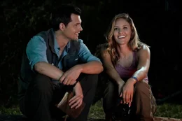 Colin Page (Kristoffer Polaha, l.); Alex Anderson (Jill Wagner, r.)