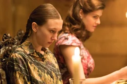 Merricat Blackwood (Taissa Farmiga)