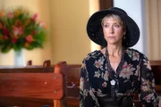Im Laufe der Untersuchung r&uuml;ckt Grace Verdinikov (Lia Williams) - die Frau des Get&ouml;teten - immer mehr in den Fokus der Ermittler. Denn ein dunkles Geheimnis macht sie verd&auml;chtig.