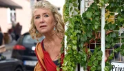 Fanny Steininger (Jutta Speidel) beobachtet das Werkstattgel&auml;nde von Jens P&auml;chtele Gel&auml;nde, weil sie ihren abgeschleppten PKW klauen m&ouml;chte.