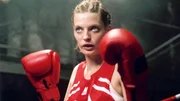 Manu (Constanze Priester) gibt bei dem Kampf alles - doch kämpft ihre Gegnerin Hilde mit fairen Mitteln?