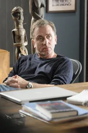 Dr. Cal Lightman (Tim Roth). Dr. Cal Lightman (Tim Roth).