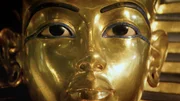 Im Alten Ägypten wird großer Aufwand betrieben, damit der Pharao über seine Pyramide - die so genannte Auferstehungsmaschine - ins Jenseits gelangen kann.