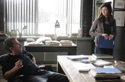 Dr. Cal Lightman (Tim Roth) und Anna (Jennifer Marsala)