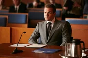 Harvey (Gabriel Macht) verfolgt einen riskanten Plan, um den zu einer Gefängnisstrafe verurteilten Mike zu schützen.