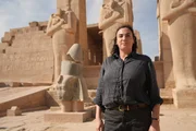 Die Ägyptologin Meredith Brand lächelt im Ramesseum.