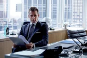 Harvey (Gabriel Macht) will das Beste für die Kanzlei. Er sucht nach einem Weg, wie der nun aus dem Gefängnis entlassene Mike doch wieder als Anwalt arbeiten kann.
