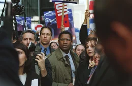 Versucht eine weitreichende Verschw&ouml;rung aufzudecken: Ben Marco (Denzel Washington, M.) ...