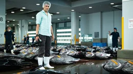 "Terra-X"-Moderator Uli Kunz auf dem Fischmarkt im japanischen Shiogama &ndash; versteigert wird hier der pazifische Blauflossenthunfisch, einer der teuersten Fische der Welt.