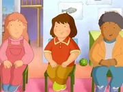 Laura (Mi.) ist neugierig auf Oksana aus Russland, die heute neu in den Kindergarten kommt.