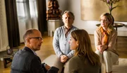 Bei einer Ehetherapie mit Dr. Klaus Fischer (Folker Banik) und Dr. Ulla Fischer (Nicola Thomas) er&ouml;ffnet Petra (Ulrike C. Tscharre, vorne re.) ihrem Mann Matthias (Christoph Maria Herbst, vorne li.), dass sie die Trennung will.