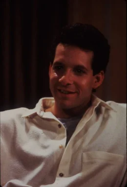 Sgt. Carey Mahoney (Steve Guttenberg)